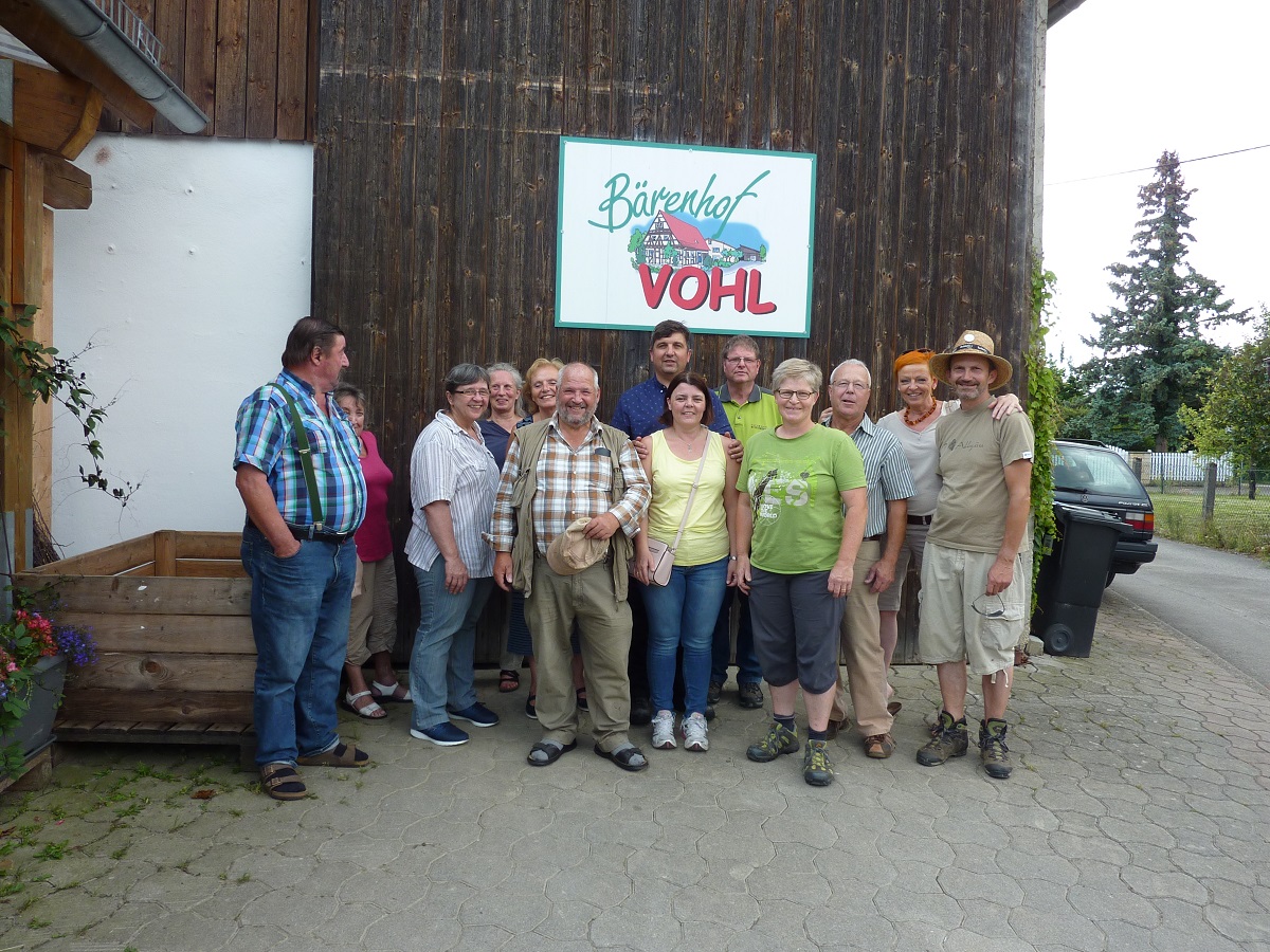 Gruppenbild der Teilnehmer auf dem Bärenhof